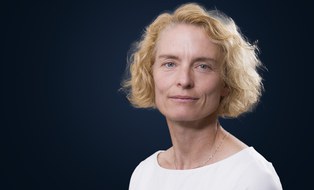 Foto zeigt ein Portrait von Silke Scheerer