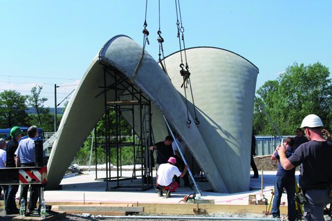 Assembling of a building consisting of TRC components