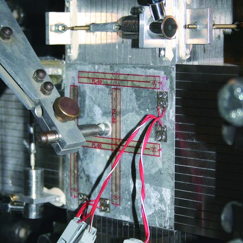 Bi-axial test set-up