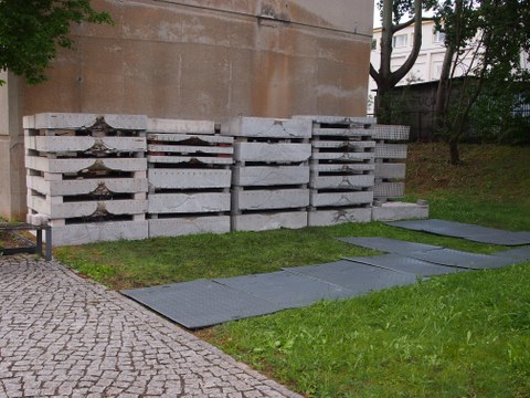 Getestete Platten auf dem Gelände des Otto-Mohr-Laboratoriums