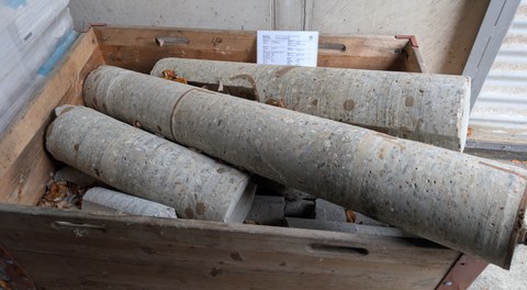 Bohrkerne aus der Wand des Kernkraftwerks