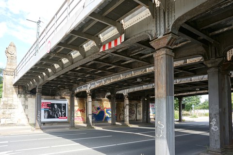 Bridge crossing Altenbekener Damm, Hanover