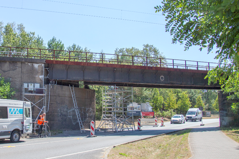 Sensorapplizierung an der Eisenbahnüberführung Veltener Str. (Hennigsdorf)