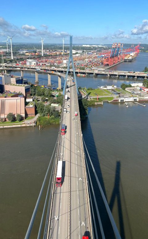 Die Hamburger Köhlbrandbrücke dient der Erprobung des Kon- zepts des digitalen Zwillings unter Realbedingungen
