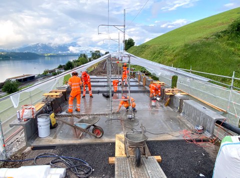 UHFB-Fertigteilplatten auf einer Eisenbahngewölbebrücke in der Schweiz 
