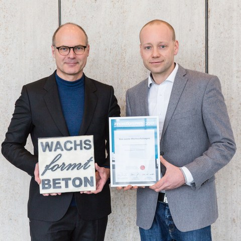 Gewinner des Innovationspreis 2017 der Zulieferindustrie Betonbauteile: Prof. Harald Kloft und Jeldrik Mainka vom ITE der TU Braunschweig