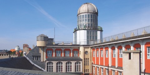 Der Beyer-Bau ist ein Wahrzeichen der TU Dresden