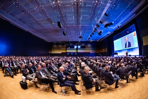 Photo shows the fully occupied event room for the opening event DEUTSCHER BAUTECHNIK - DAY 2019 