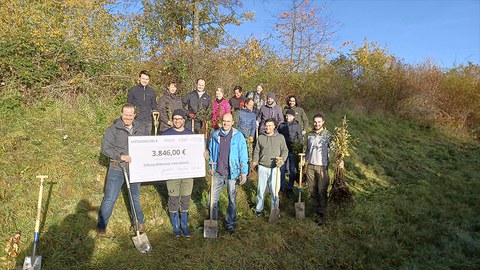 Foto zeigt Impressionen der Baumpflanzaktion im Dresdner Osten am 12.11.2022