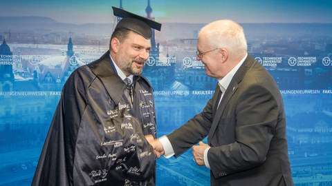 Foto zeigt Matthias Tietze mit Manfred Curbach