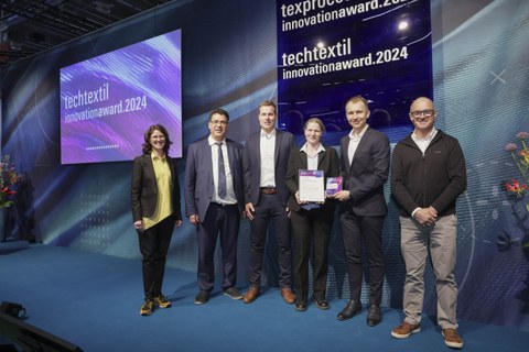 Foto zeigt die Preistraeger ITM und IMB beim Techtextil-Award2024