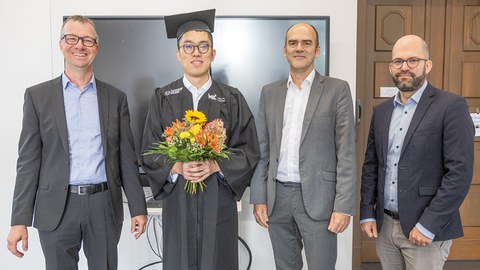 Jiafeng Zhou und die anwesende Promotionskommission