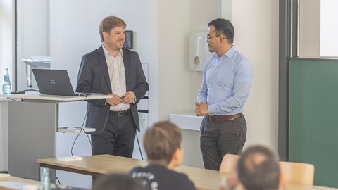 Petr Máca (Tschechische Technische Universität / Virginia Tech) bei der Diskussion seiner Forschung während des M3-Fachkolloquiums