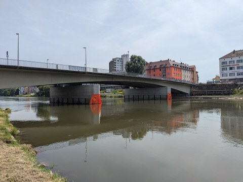 Gänstorbrücke Ulm mit Stützkonstruktion, gerade im Abriss
