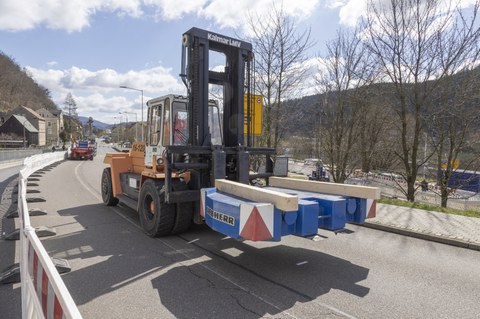 Impressionen Belastungstest Elbbrücke Bad Schandau im April 2025
