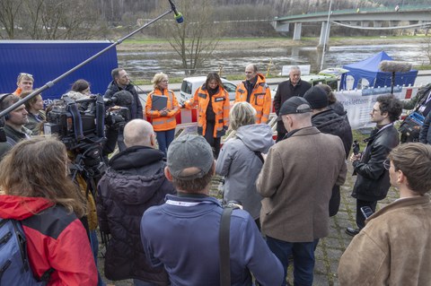 Impressionen Belastungstest Elbbrücke Bad Schandau im April 2025