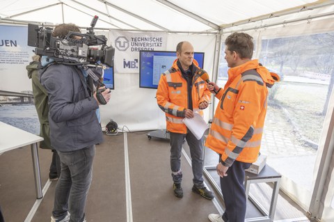 Impressionen Belastungstest Elbbrücke Bad Schandau im April 2025