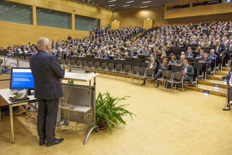 Prof. Manfred Curbach eröffnet das 29. Dresdner Brückenbausymposium