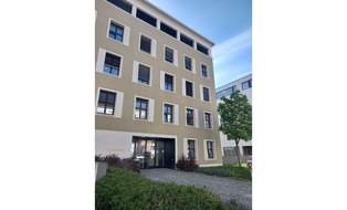 Von-Mises-Bau Straßenansicht