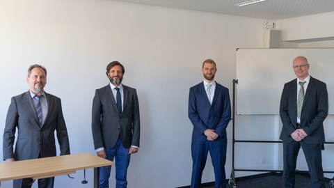 Doctoral committee and candidate: from left to right you can see Prof. Mechtcherine, Prof. Balzani, Dr.-Ing. Erik Tamsen, Prof. Löhnert