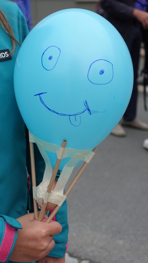 Egg protected with balloon and drinking straws