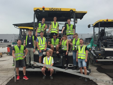 Gruppenfoto Fertigerhersteller "Vögele"