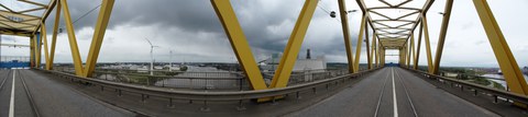 Kattwykbrücke in oberster Hubstellung