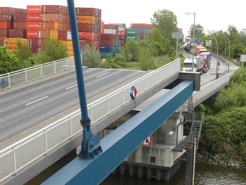 Ansicht der Reiherstieg-Klappbrücke in Hamburg