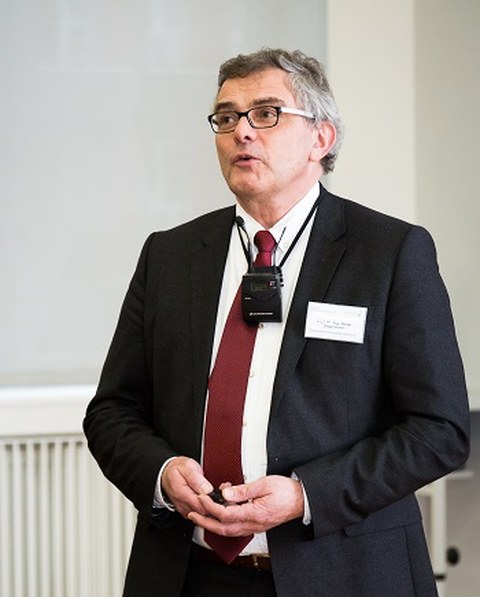 Bild 12. Prof. Dr.-Ing. Dieter Un-germann