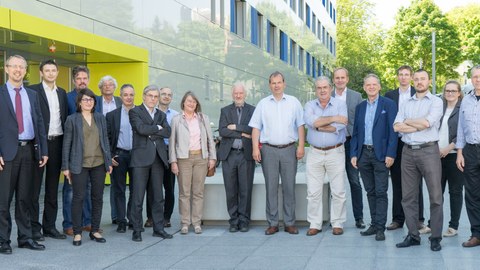 Technisches Komitee – Structural Stability (ECCS – TC8) vor dem Gebäude Haus 116 der TU Dresden 