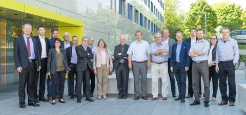 Technisches Komitee – Structural Stability (ECCS – TC8) vor dem Gebäude Haus 116 der TU Dresden 