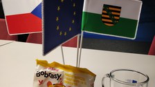 Flaggen von  Sachsen, Tschechien und Europa