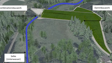 Blick vom Unterwasser auf das Hochwasserrückhaltebecken Straßberg mit eingezeichneter Selke als graphische Darstellung