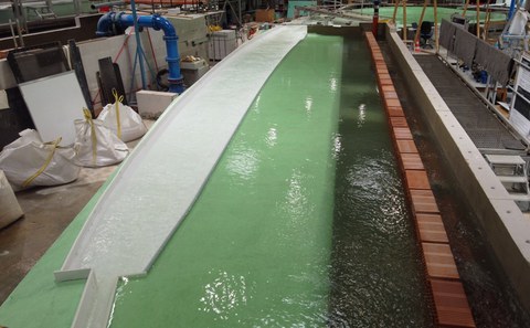 View of the physical model test of the flood spillway of the Straußfurt retention basin in the Hubert Engels Laboratory 