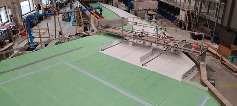 Image of the spillway in the Hubert Engels Laboratory at TUD (viewed against the flow direction)