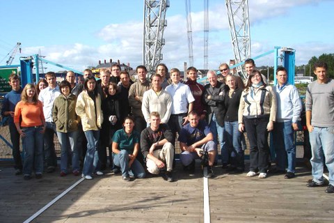 Gruppenbild auf der Schwebefähre in Newport