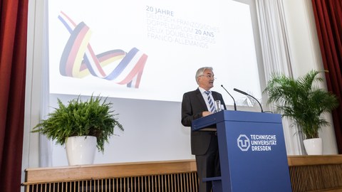 Professor Stamm, Dekan der Fakultät Bauingenieurwesen der TU Dresden