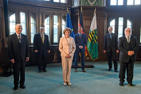 Preisträger des Bundesverdienstkreuzes in der sächsischen Staatskanzlei