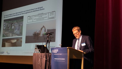 Professor Kaliske eröffnet das Seminar