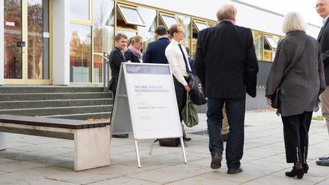 Eingang zum Hörsaal zum Tag der Fakultät Bauingenieurwesen 2019