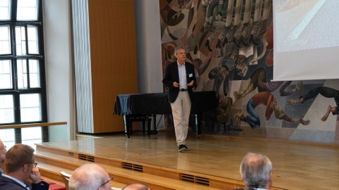Prof. Dr.-Ing. Ulf Zander spricht bei den Dresdner Asphalttagen