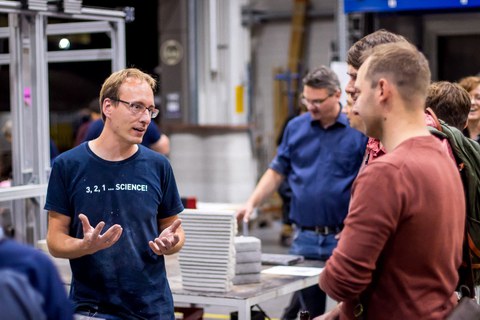 Dr. Steffen Müller erklärt den Beton 3D Druck