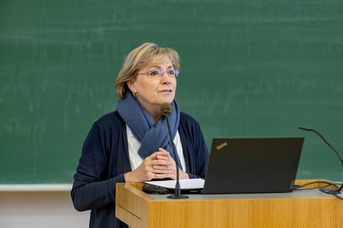 Prodekanin der TUD am Rednerpult