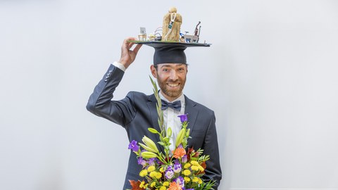 Promovent mit Doktorhut