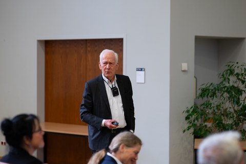 Professor Gunter Henn auf der Bühne