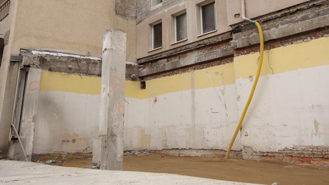 Sanierungsbedürftiger Teil eines Gebäudes