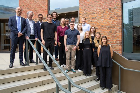 Gruppenbild der Niminierten mit den Jury-Mitgliedern