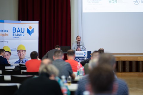 Prof. Mechtcherine am Rednerpult