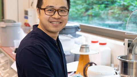 Dr. Lei Wang im Alfred-Hütter-Labor für Baustoffe