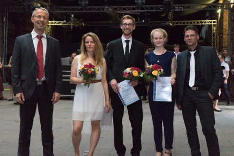 Von links nach rechts: Prof. Dr.-Ing. Richard Stroetmann, Aleksandra Maksimova,  Jan Schmidt, Ina Heise, Dipl.-Ing. Marco Eckert (Züblin)